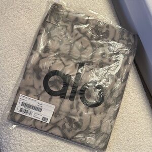 Classic Alo Yoga large camo tote BNWT